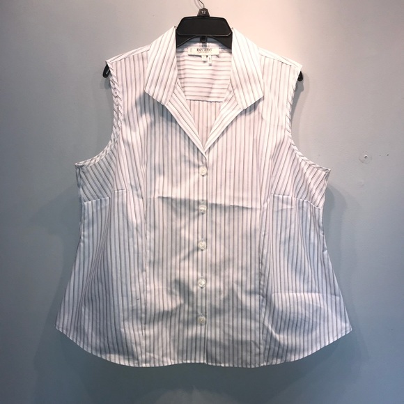 Jones Studio Tops - Sleeveless button up Jones Studio Tops - Sleeveless button up